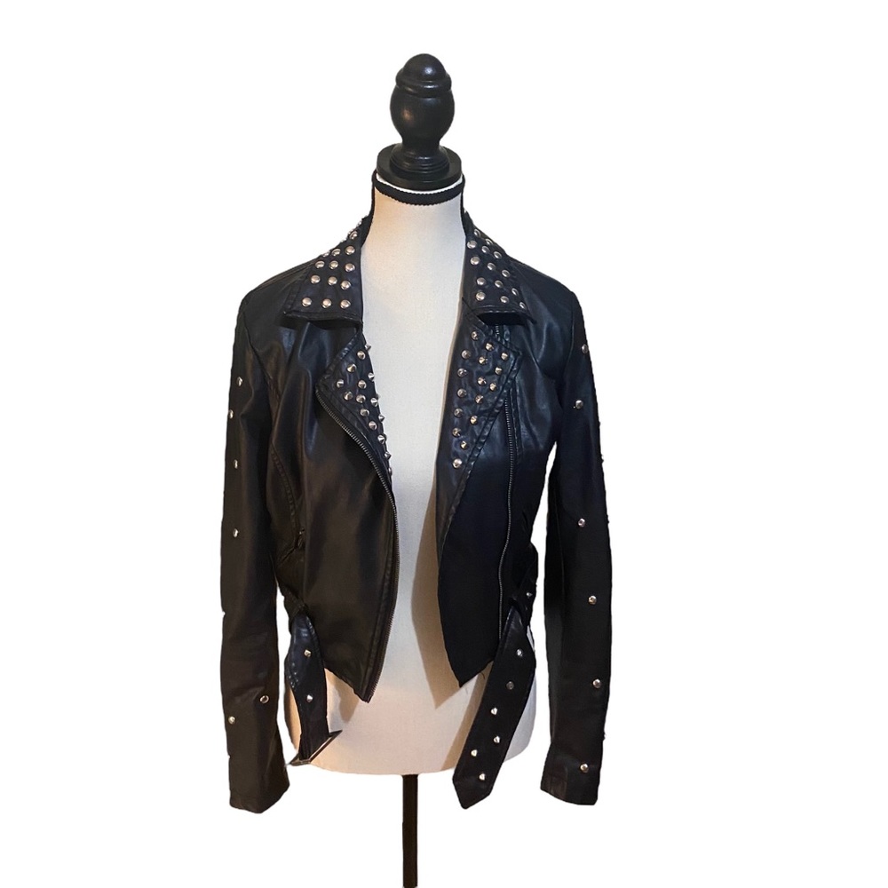 Vintage Studded Black Leather Jacket 🐈‍⬛